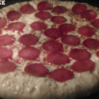 GIF: Pizza v trúbe
