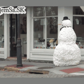 GIF: Živý snehuliak